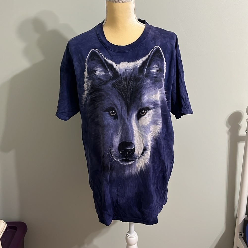 Wolf shirt by the Mountain